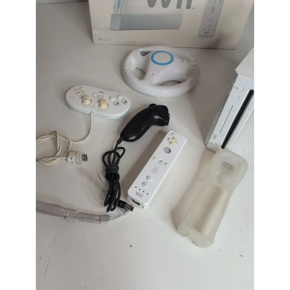 Nintendo RVL-101 Wii Console White w/ Box Controller Nunchuck Wheel And Wires